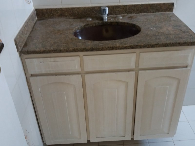 Apartamento à venda Centro com 50m² e 2 quartos por R$ 175.000 - 1377114497-banheiro-5.jpg