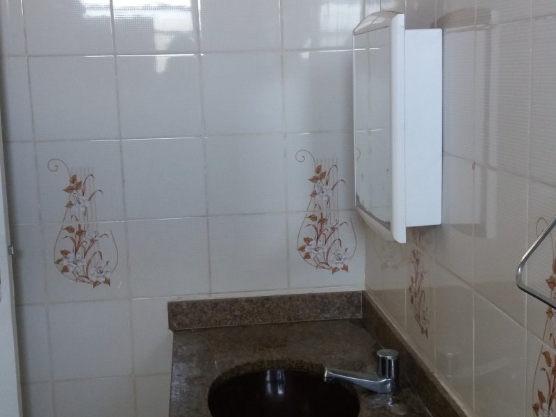 Apartamento à venda Centro com 50m² e 2 quartos por R$ 175.000 - 137718433-banheiro-4.jpg