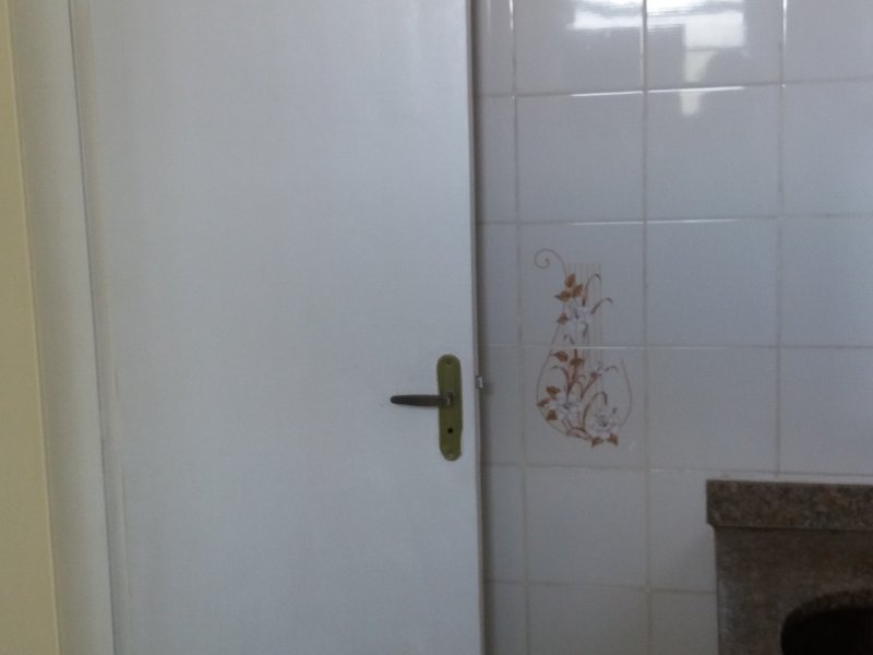 Apartamento à venda Centro com 50m² e 2 quartos por R$ 175.000 - 1478923780-banheiro-3.jpg