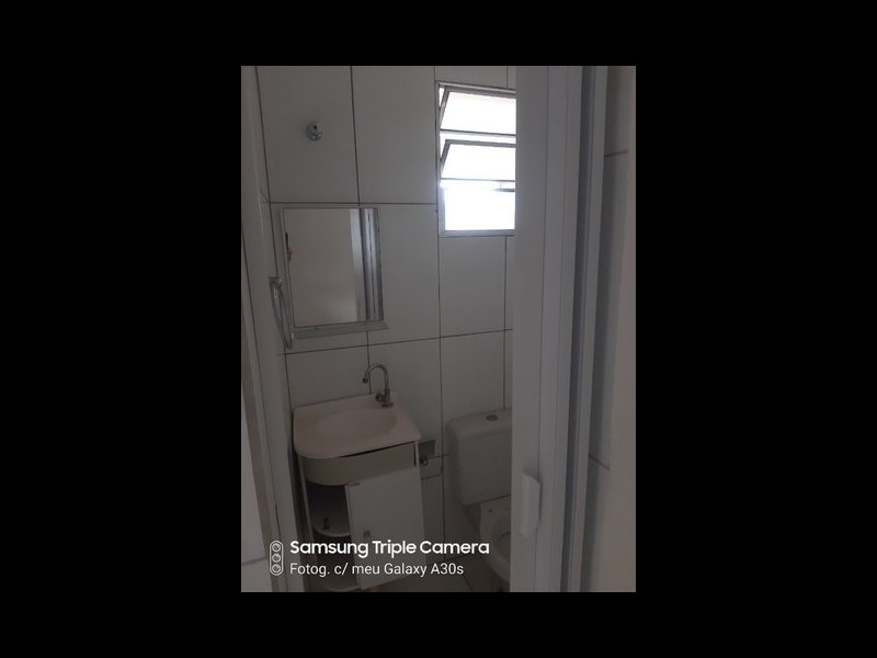 Apartamento à venda Jardim Rio Branco com 36m² e 1 quarto por R$ 50.000 - 654806799-banheiro.jpg