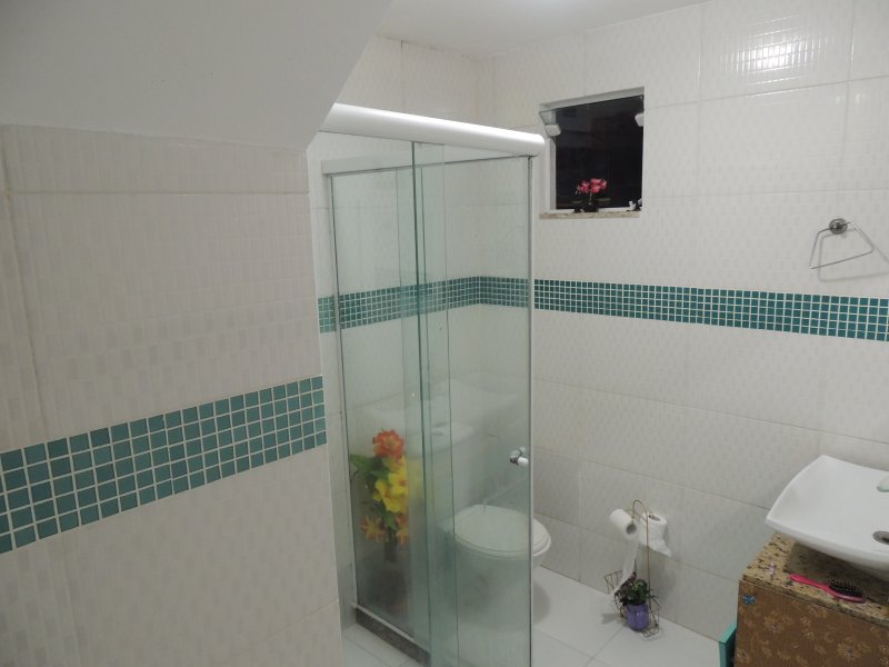 Casa de condomínio à venda Vargem Pequena com 190m² e 4 quartos por R$ 550.000 - 746474983-banheiro-social-andar-1.JPG
