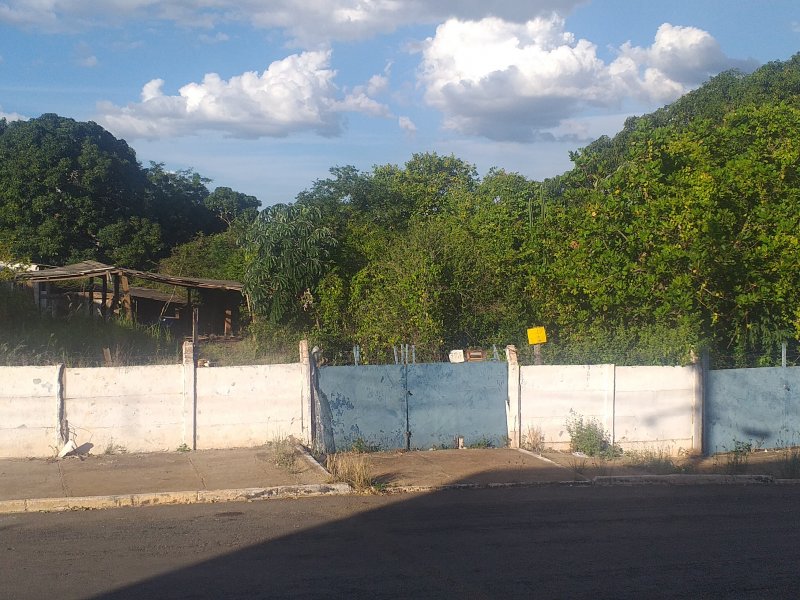 imóvel com 1800m² - Construmat  - Várzea Grande