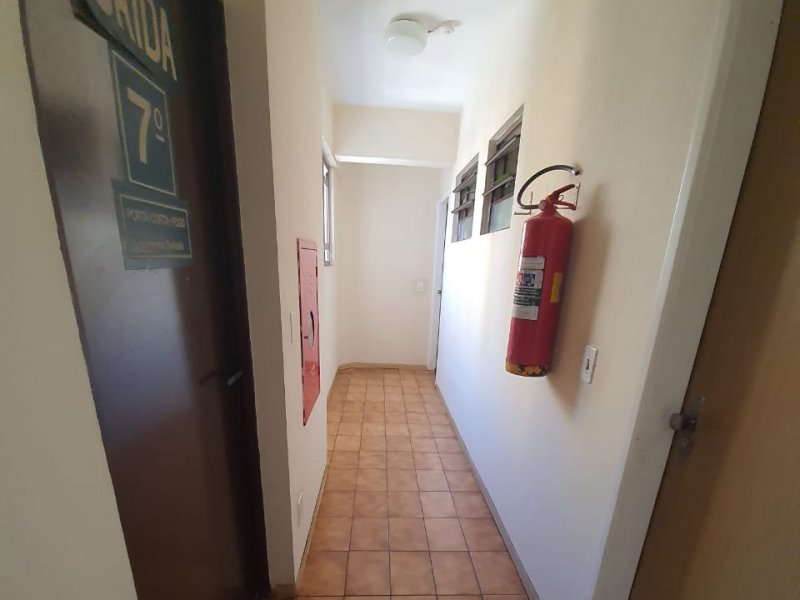 Apartamento à venda Bosque com 50m² e 1 quarto por R$ 195.000 - 193047251-corredor-do-andar.jpg