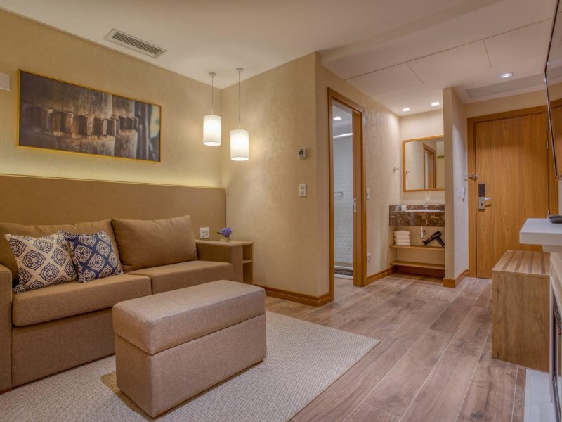 Apartamento à venda Vale das Colinas com 27m² e 1 quarto por R$ 55.000 - 209238431-apto-superior-sala-banheiro.jpg