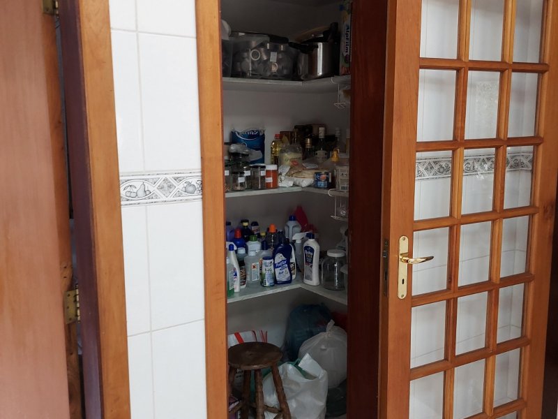 Casa de condomínio à venda Granja Viana com 481m² e 4 quartos por R$ 3.500.000 - 376817338-1cozinhadispensa.jpg