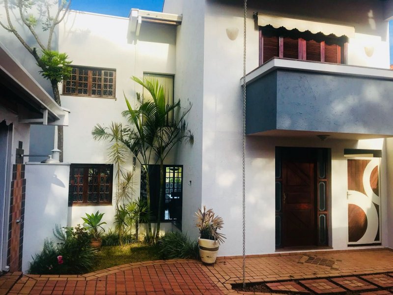 Casa à venda Centro com 300m² e 4 quartos por R$ 700.000 - 1340907791-24a9572b-b153-4035-8a5f-e7da7abe361a.jpg