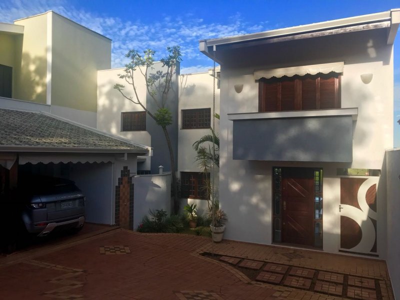 Casa à venda Centro com 300m² e 4 quartos por R$ 700.000 - 1429804392-622c818d-dce1-4954-b314-92fe2be4d5b2.jpg