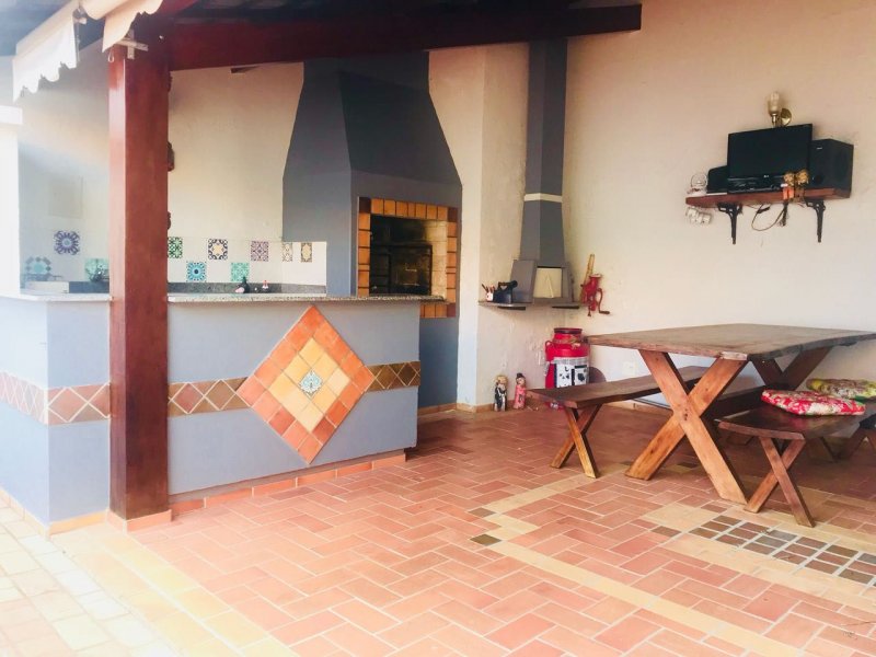 Casa à venda Centro com 300m² e 4 quartos por R$ 700.000 - 183900501-87e18b4a-e6b0-4746-afa3-6accabf6ac71.jpg