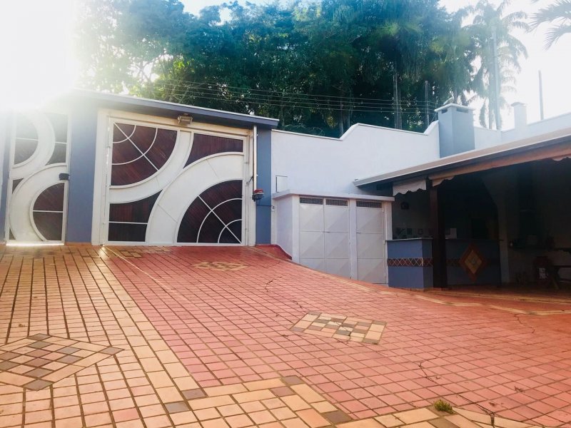 Casa à venda Centro com 300m² e 4 quartos por R$ 700.000 - 1899683143-cadbaf5a-348d-4a4e-bc70-37173212a4ad.jpg