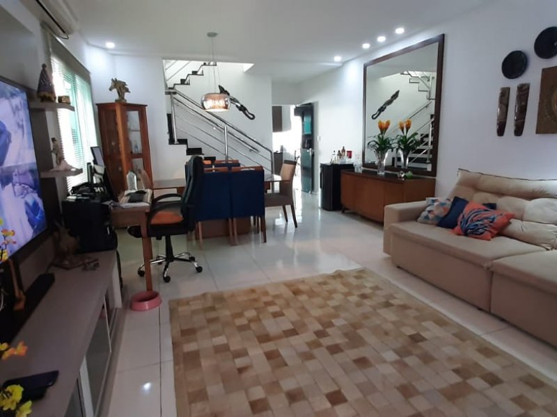 Casa à venda Canto do Forte com 215m² e 4 quartos por R$ 1.100.000 - 169772816-img-20210616-wa0106.jpg