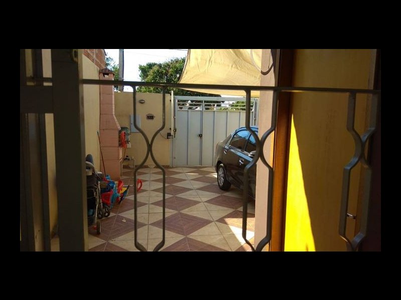 Casa à venda Parque Santa Edwiges com 67m² e 2 quartos por R$ 185.000 - 2097093745-vista-do-quintal-da-cozinha.jpg