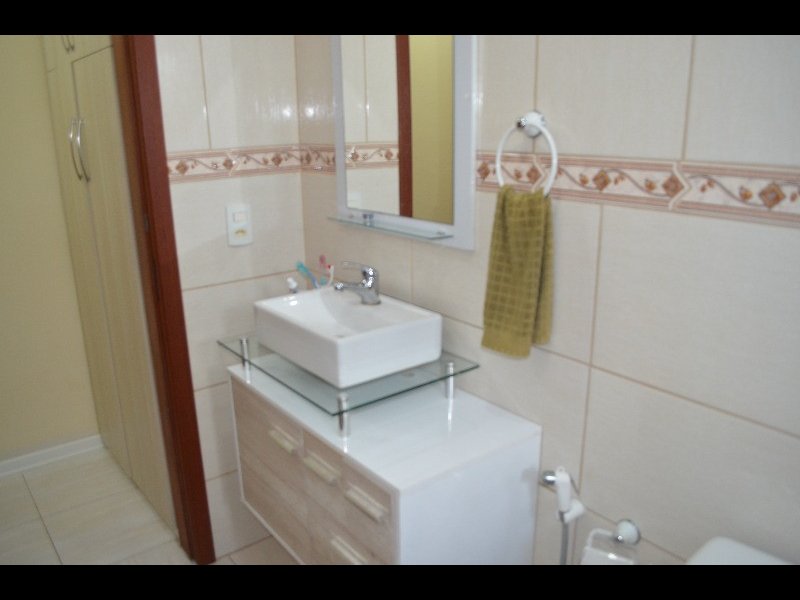 Casa à venda Rubem Berta com 150m² e 3 quartos por R$ 427.000 - 1172660099-banehiro-andar-de-cima.jpg