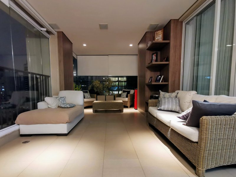 Apartamento à venda Campo Belo com 223m² e 3 quartos por R$ 3.200.000 - 887890617-varanda-panoramica-sofas.jpg
