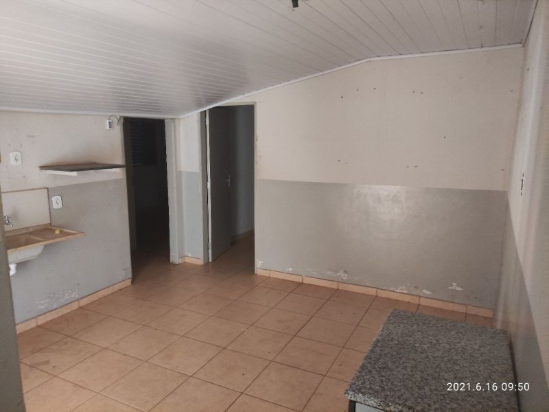 Casa à venda Bairro São José com 200m² e 4 quartos por R$ 200.000 - 797976751-7fff9dd9-11e9-4b48-8777-4a24ae07e7d8.jpg