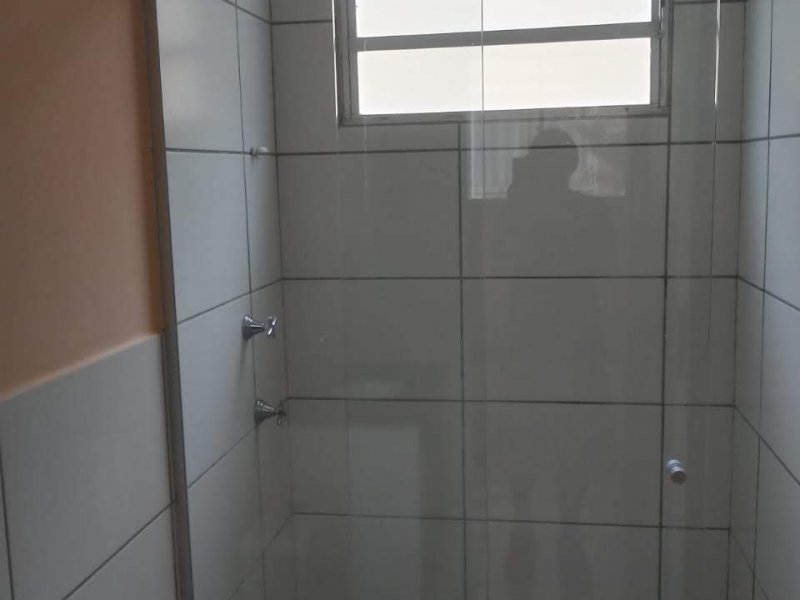 Apartamento à venda Vila Xavier com 52m² e 2 quartos por R$ 140.000 - 1637766177-ap-araraquara-banheiro.jpg