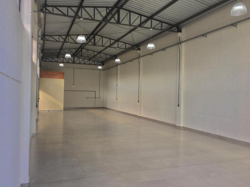 Comercial para alugar Bonsucesso com 174m² e 1 quarto por R$ 5.600 - 29545589-foto-001.jpg
