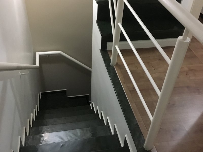 Casa de condomínio à venda Jardim Gilda Maria com 97m² e 3 quartos por R$ 370.000 - 1299058132-escada02.JPG