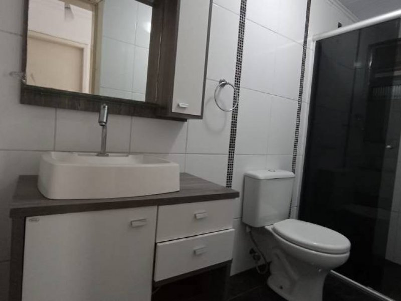 Apartamento à venda Centro com 80m² e 2 quartos por R$ 180.000 - 484566468-banheiro.jpg