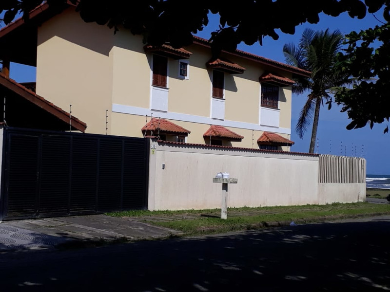 imóvel com 310m² - Centro - Peruíbe