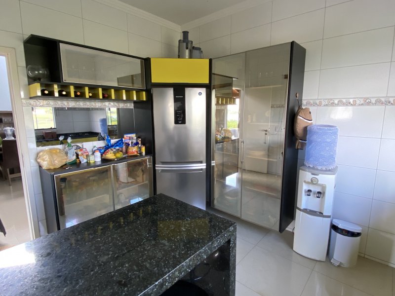 Casa de condomínio à venda Centro com 380m² e 4 quartos por R$ 950.000 - 1038138993-5a282755-273a-4989-ba22-1c5914870fd9.jpeg