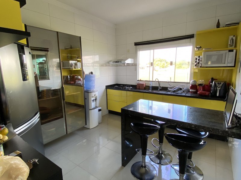 Casa de condomínio à venda Centro com 380m² e 4 quartos por R$ 950.000 - 1525864784-eb252fce-2a7f-4026-8c33-3704b9089351.jpeg