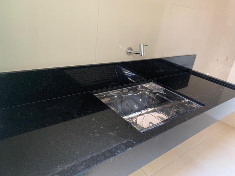 Casa à venda Novo Mundo com 300m² e 5 quartos por R$ 850.000 - 1841379560-lavanderia.jpeg