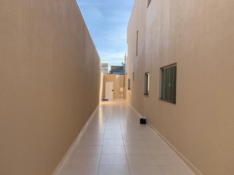 Casa à venda Novo Mundo com 300m² e 5 quartos por R$ 850.000 - 1898604281-corredor.jpeg