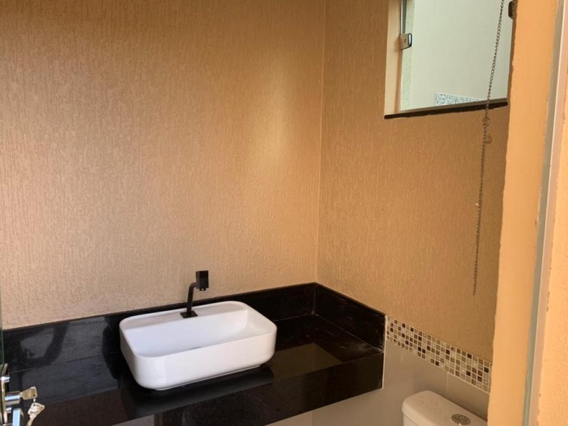 Casa à venda Novo Mundo com 300m² e 5 quartos por R$ 850.000 - 1966822801-banheiros-fundo.jpeg