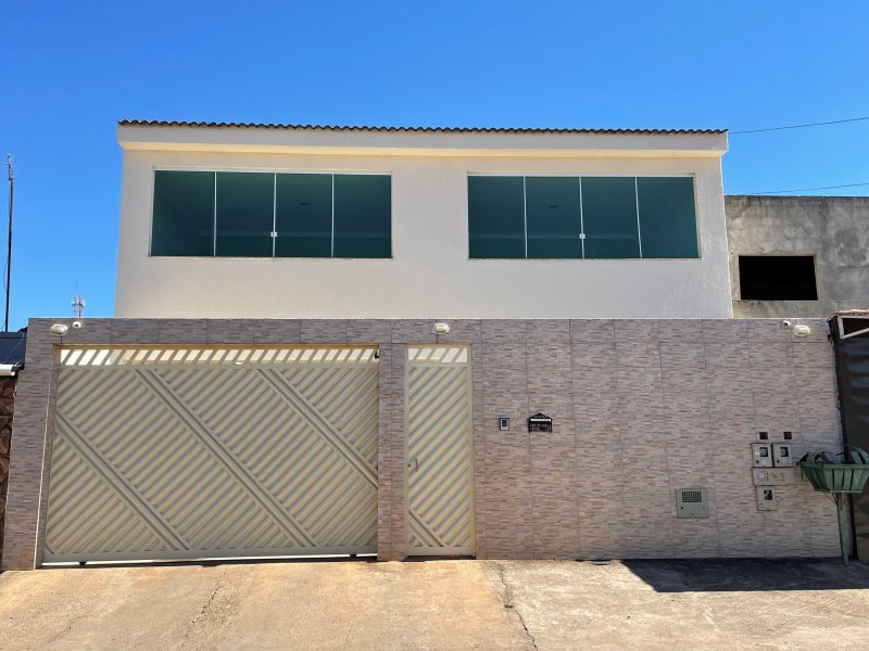Casa à venda Centro com 250m² e 3 quartos por R$ 730.000 - 1922789283-1.jpg