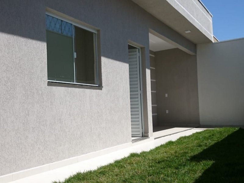 Casa à venda Jardim Oásis com 250m² e 3 quartos por R$ 695 - 1405387920-80d0074d-60e9-473f-8771-d9c2f5e28eae.jpg