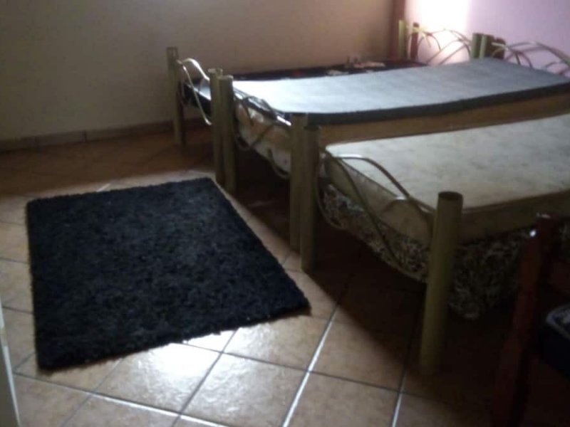 Casa à venda Jaraguazinho com 188m² e 4 quartos por R$ 400.000 - 1301857160-quarto-frente.jpg