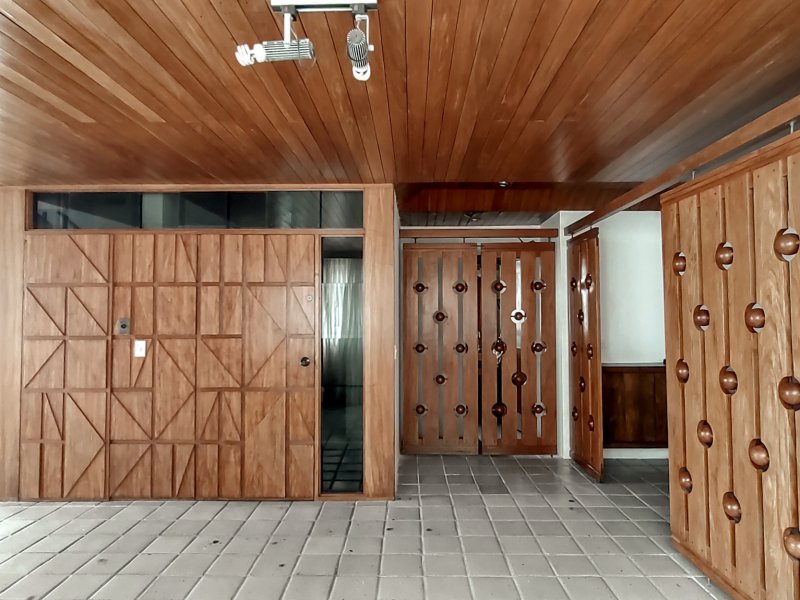 Cobertura à venda Boa Viagem com 389m² e 5 quartos por R$ 1.650.000 - 1076441328-6-porta-entrada-lavabo.jpg