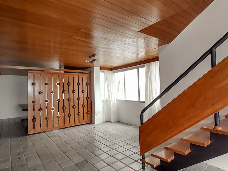 Cobertura à venda Boa Viagem com 389m² e 5 quartos por R$ 1.650.000 - 1354338130-5-hall-entrada-escada-sala-jantar.jpg