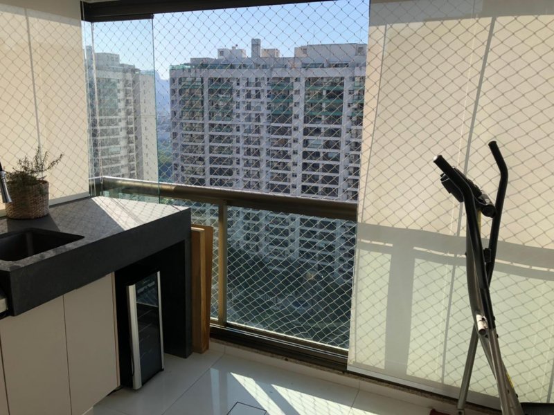 Apartamento à venda Barra da Tijuca com 110m² e 3 quartos por R$ 985.000 - 1046810841-varanda-bancada.jpeg