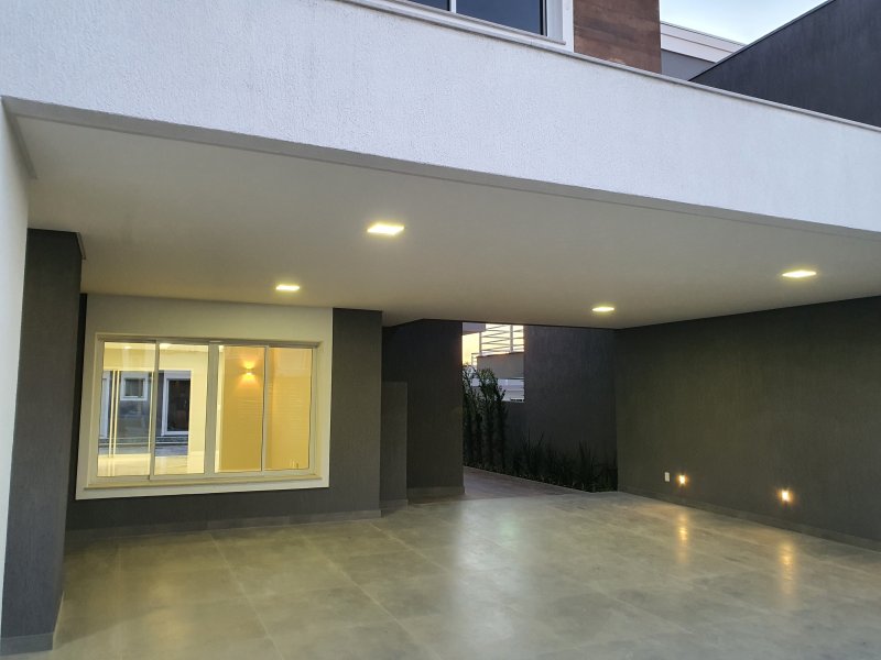 imóvel com 370m² - Jardim Carvalho - Ponta Grossa
