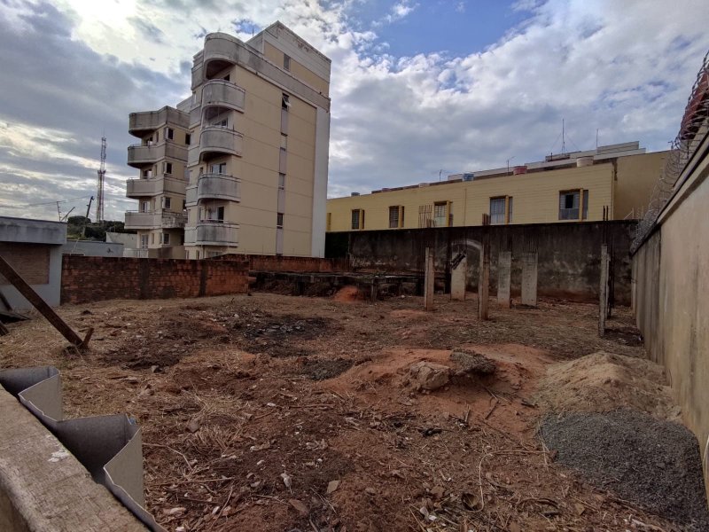 Terreno à venda Jardim Araxa com 356m² e 1 quarto por R$ 85.000 - 1656195412-img-20210717-wa0030.jpg