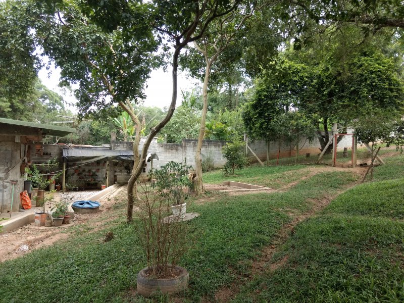 Terreno à venda Praia Azul com 3000m² e 1 quarto por R$ 650.000 - 2009467342-vista-da-lateral-direita-do-fundo-edicula.jpg