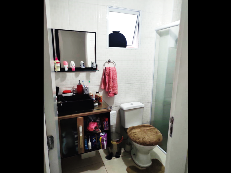 Apartamento à venda Vl. Aparecida com 55m² e 2 quartos por R$ 300.000 - 703412745-banheiro.png