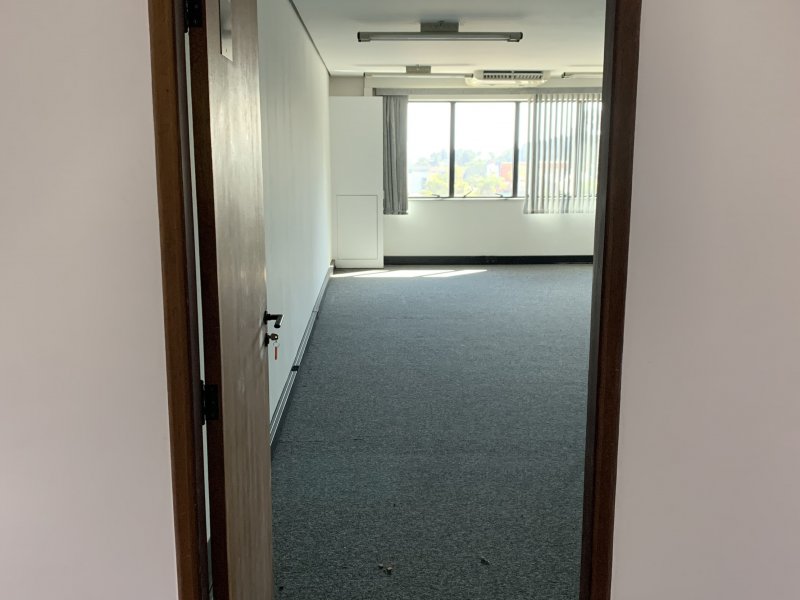 Comercial para alugar Centro Empresarial Tamboré com 55m² e 1 quarto por R$ 1.350 - 166926859-img-4780.jpg