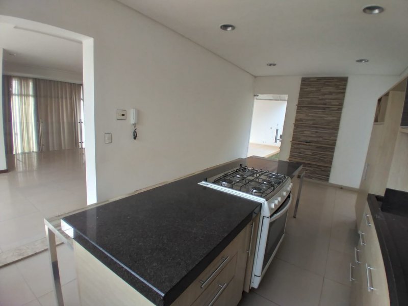 Casa à venda Pompéia com 286m² e 3 quartos por R$ 700.000 - 102269615-img-20210805-wa0061.jpg