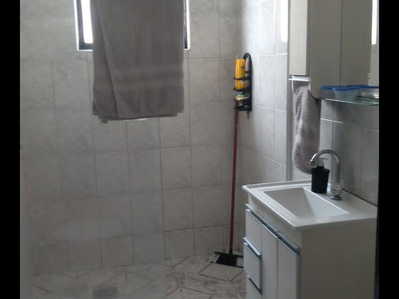 Casa à venda Jardim Araucária com 199m² e 3 quartos por R$ 360.000 - 1587818431-17-banheiro-social-do-andar-superior-comum-para-os-dois-quatos-270-m-155-m.JPG