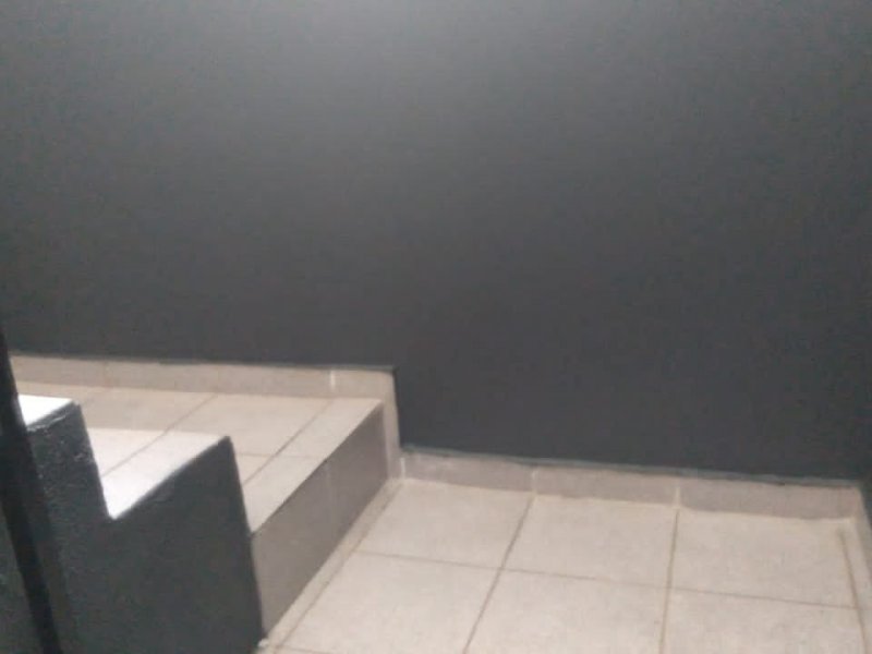 Casa à venda Jardim Araucária com 199m² e 3 quartos por R$ 360.000 - 2119110365-7-patamar-que-liga-andar-superio-ao-inferior-da-escada.JPG