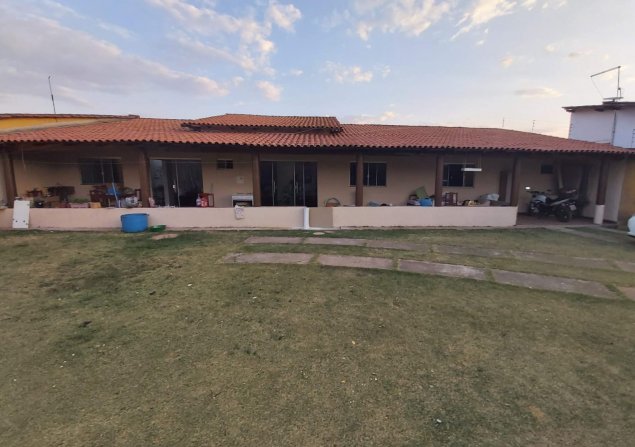 imóvel com 620m²