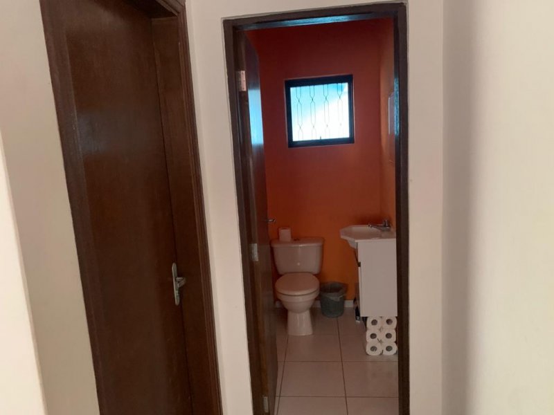 Chácara à venda Estância Conceicao com 700m² e 4 quartos por R$ 750.000 - 1195897461-casa-lau-banheiro.jpg
