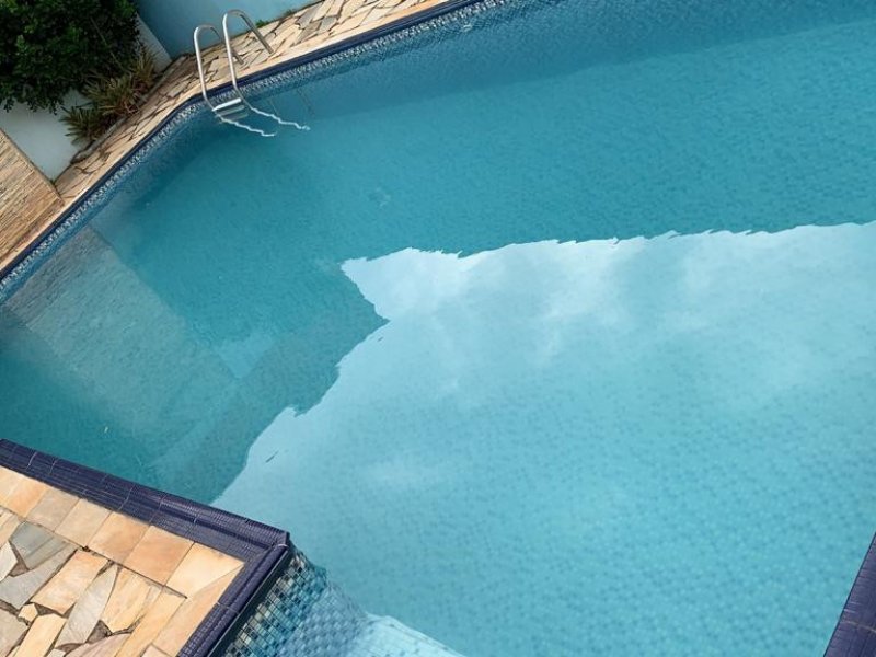 Chácara à venda Estância Conceicao com 700m² e 4 quartos por R$ 750.000 - 463665349-casa-lau-piscina-fundo.jpg