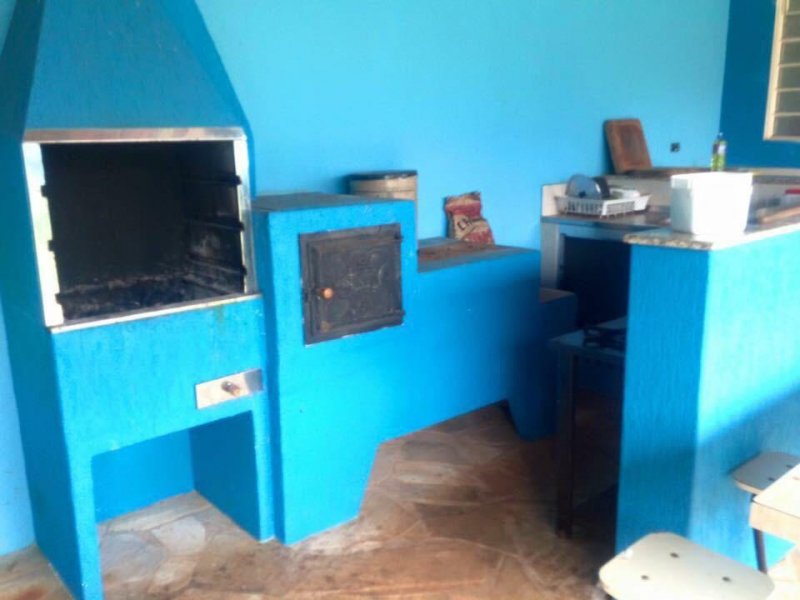 Chácara à venda Estância Conceicao com 700m² e 4 quartos por R$ 750.000 - 812109063-casa-lau-gourme-fogao-a-lenha-forno.jpg