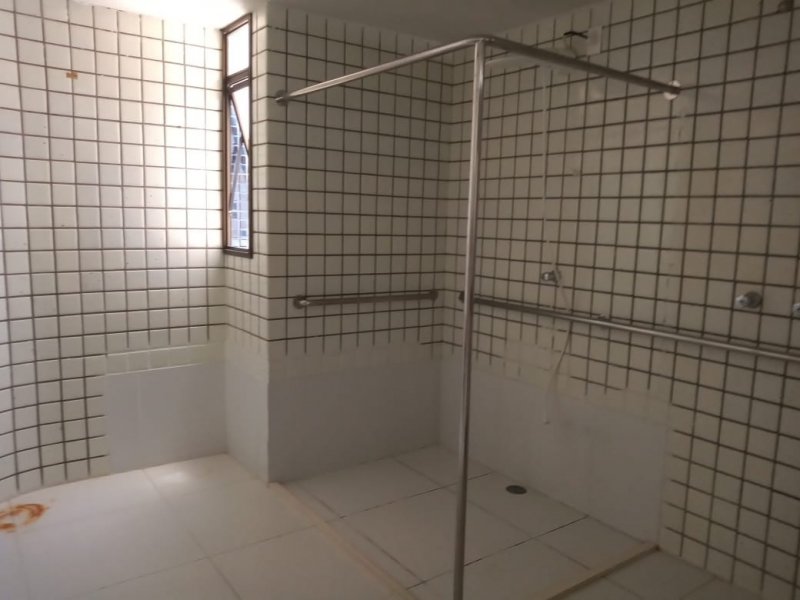 Apartamento à venda Tambaú com 162m² e 4 quartos por R$ 650.000 - 62288720-banheiro-da-suite-master-adaptado-para-pessoas-terceira-idade.jpeg