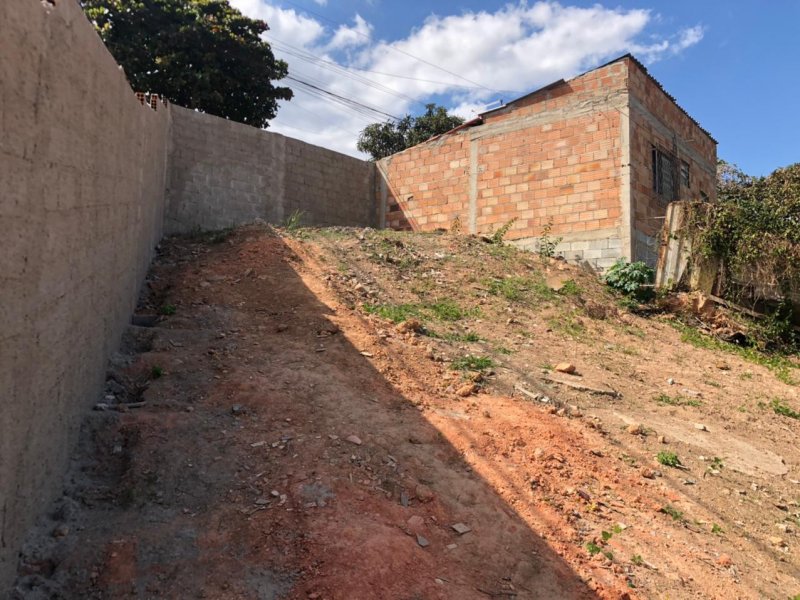 Terreno à venda Goiânia com 570m² e 1 quarto por R$ 450.000 - 318943483-img-20210706-wa0010.jpg