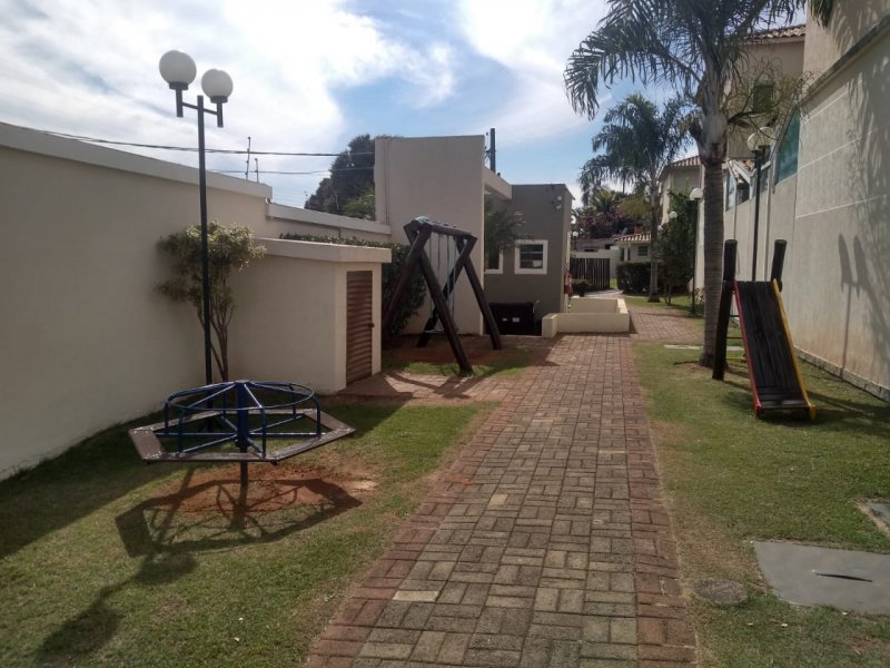 Casa de condomínio à venda Fazenda Santa Cândida com 90m² e 3 quartos por R$ 670.000 - 1068717016-play2.jpeg