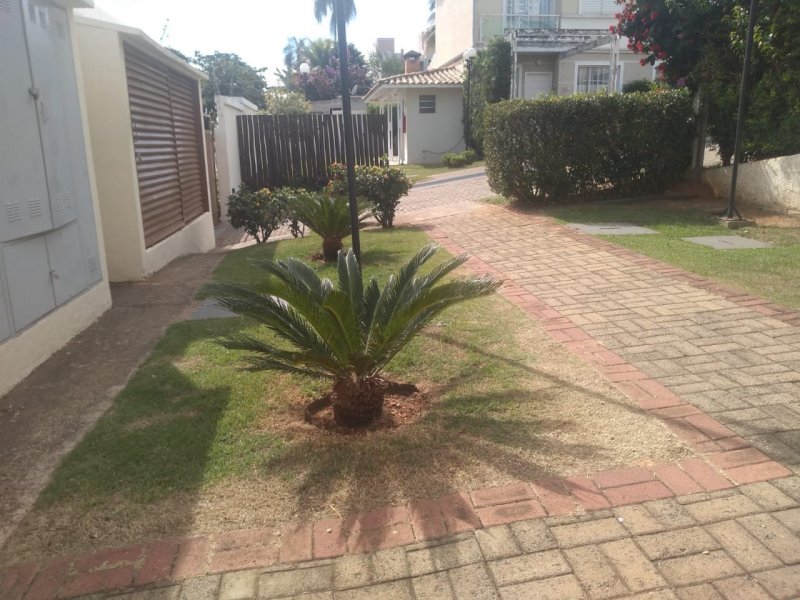 Casa de condomínio à venda Fazenda Santa Cândida com 90m² e 3 quartos por R$ 670.000 - 413798103-jardim.jpeg